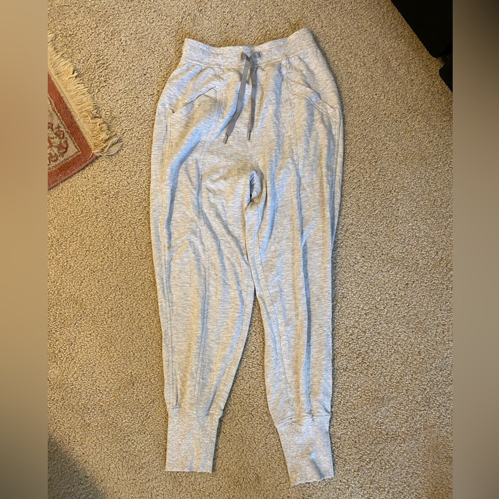Lululemon high waisted sweatpant jogger size 2